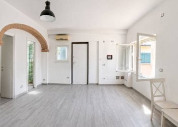 Soggiorno - Bilocale via Gaspare Oliverio, Roma (zona Lido di Ostia) - foto 12