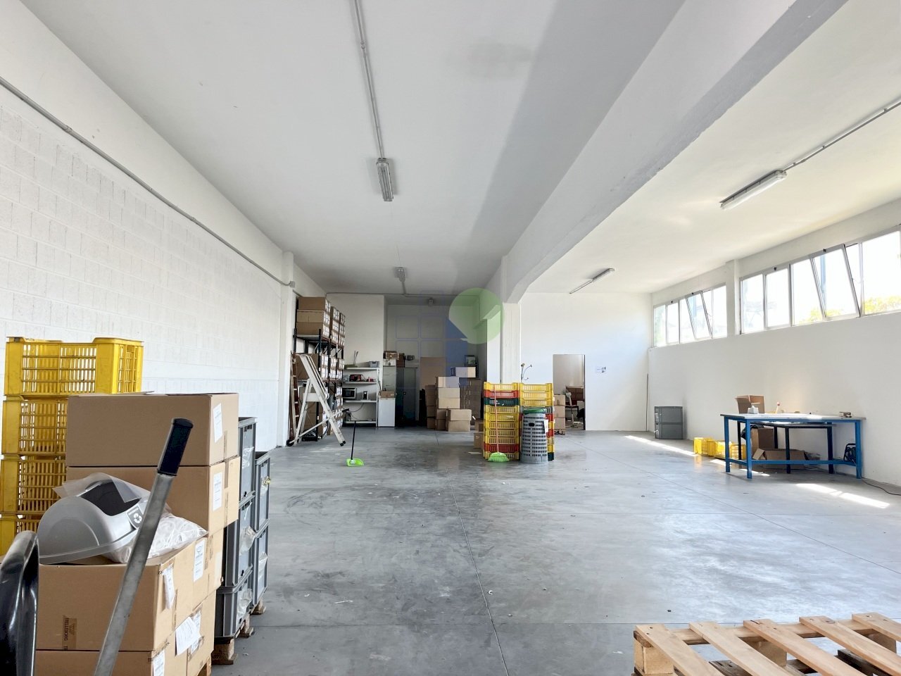 interno capannone - Commercial Premises Via Aurelio Nicolodi 46, Livorno - photo 3