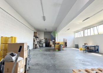 interno capannone - Commercial Premises Via Aurelio Nicolodi 46, Livorno - photo 3