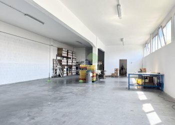 interno capannone - Commercial Premises Via Aurelio Nicolodi 46, Livorno - photo 5