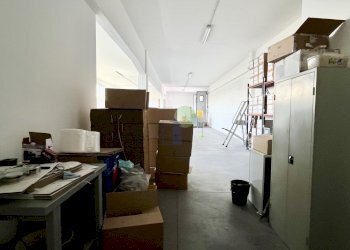 interno capannone - Commercial Premises Via Aurelio Nicolodi 46, Livorno - photo 9