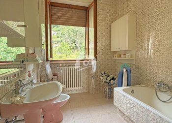 bagno con vasca - Appartamento Via Vararo 18, Cittiglio - foto 13