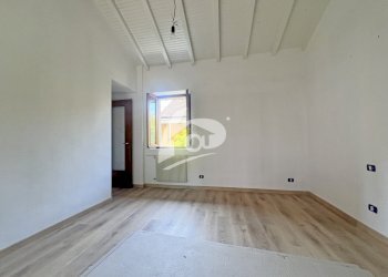 camera da letto - p1 - Portion of a house Via della Pergola 6, Laveno-Mombello - photo 6