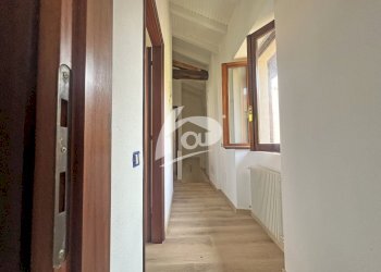 corridoio p1 - Portion of a house Via della Pergola 6, Laveno-Mombello - photo 7