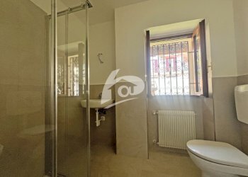 bagno p1 - Portion of a house Via della Pergola 6, Laveno-Mombello - photo 9