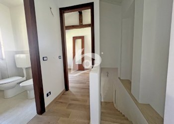 disimpegno p1 - Portion of a house Via della Pergola 6, Laveno-Mombello - photo 12