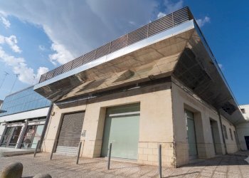 Gemini_Generated_Image_rsyf02rsyf02rsyf - Warehouse Viale G. Leopardi 134, Lecce - photo 1