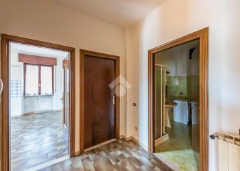 Portion of a house Via Marche, Lainate - photo 4