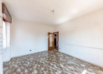 Portion of a house Via Marche, Lainate - photo 6