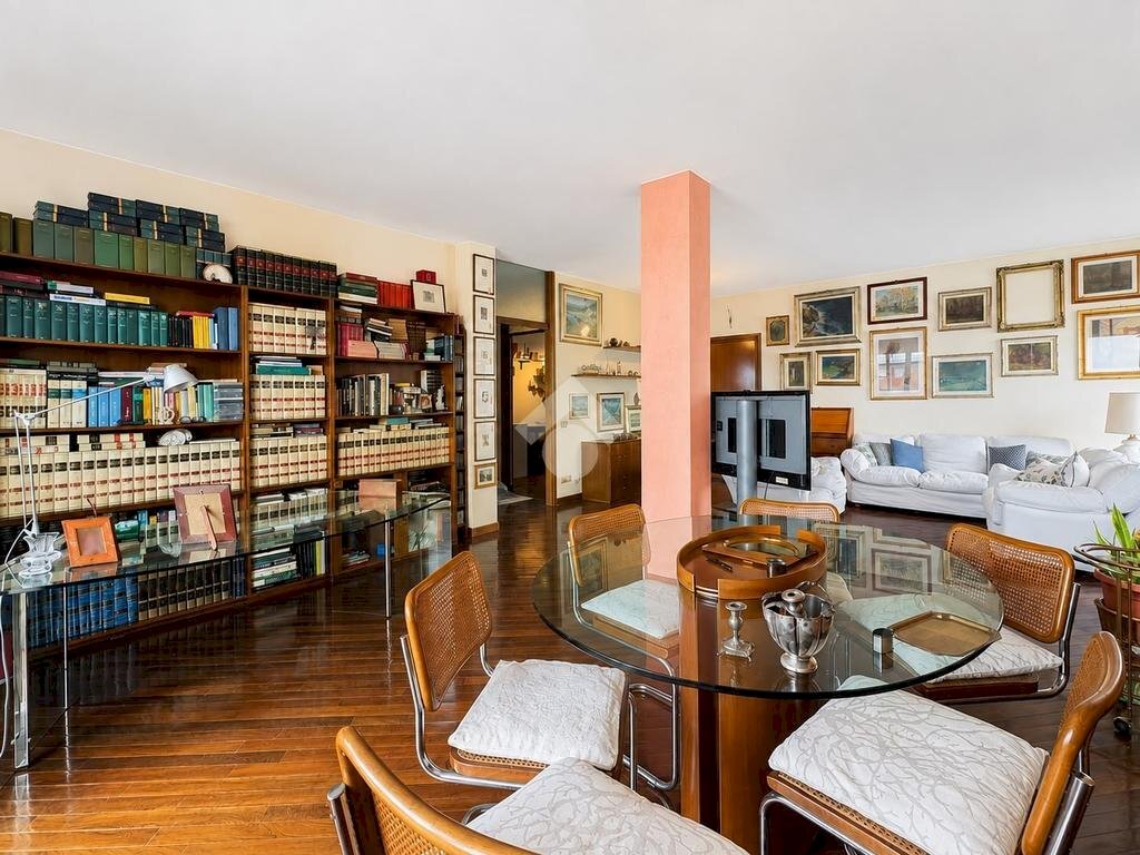 Three-room apartment Via wolfgang amadeus mozart, Bollate - photo 2