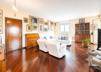Three-room apartment Via wolfgang amadeus mozart, Bollate - photo 8
