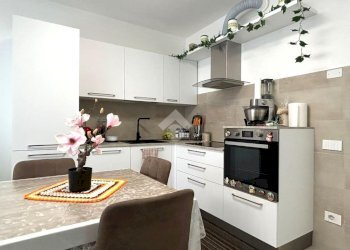 Two-room apartment Via S. Pietro, Solaro - photo 1
