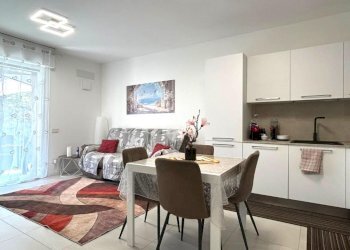 Two-room apartment Via S. Pietro, Solaro - photo 2