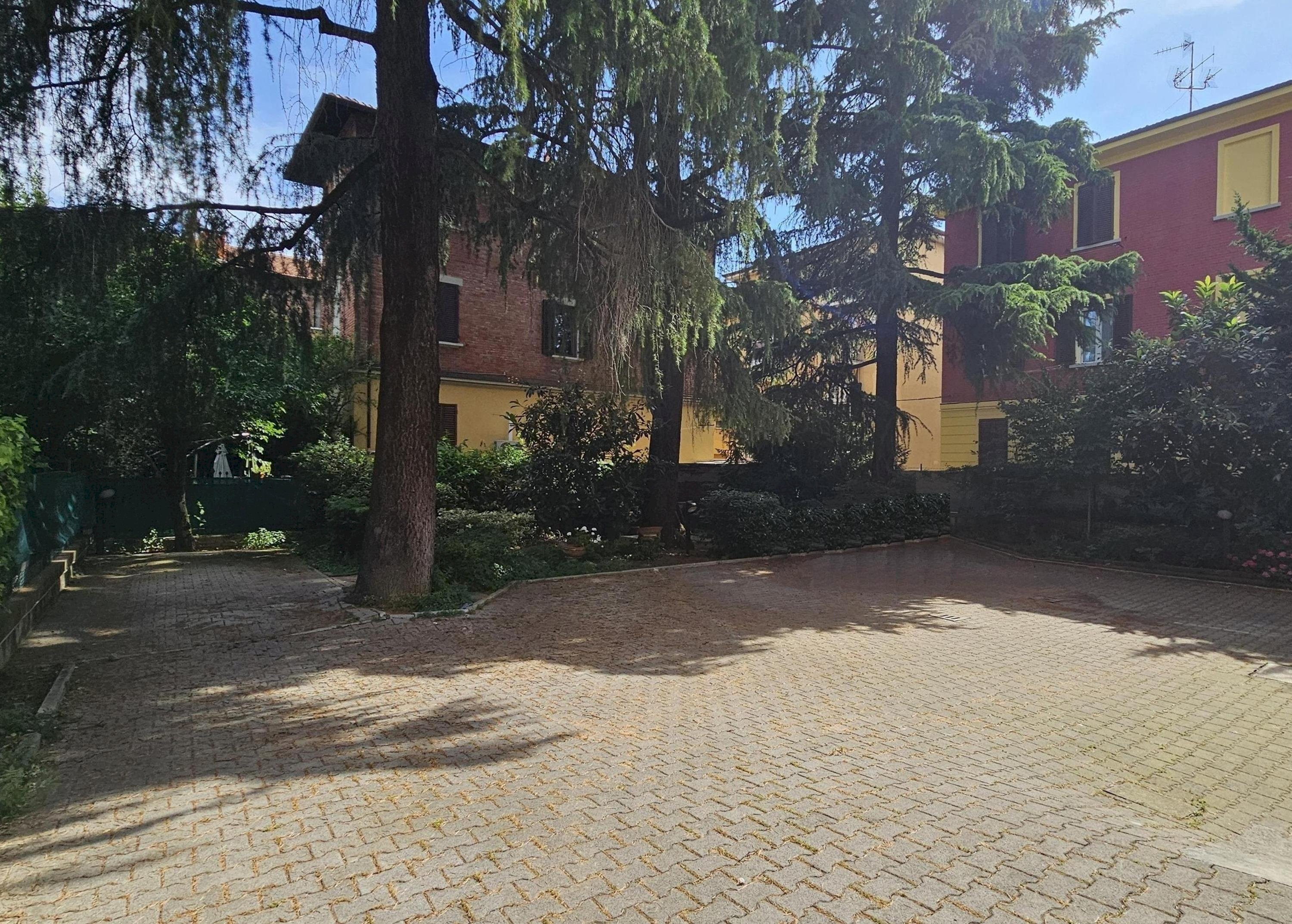 CORTILE - Three-room apartment Via Emilia Levante, 158, Bologna (neighborhood Savena) - photo 2