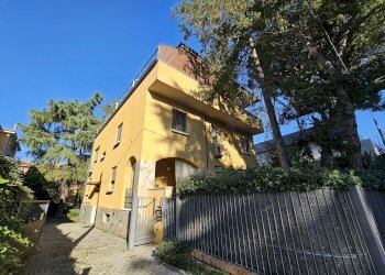 FACCIATA - Trilocale Via Emilia Levante, 158, Bologna (zona Savena) - foto 1