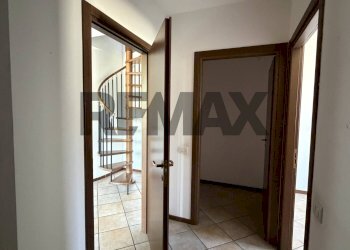 Hall / corridoio - Trilocale Via Don G. Ravazzi
 
28, Cassinetta di Lugagnano - foto 8
