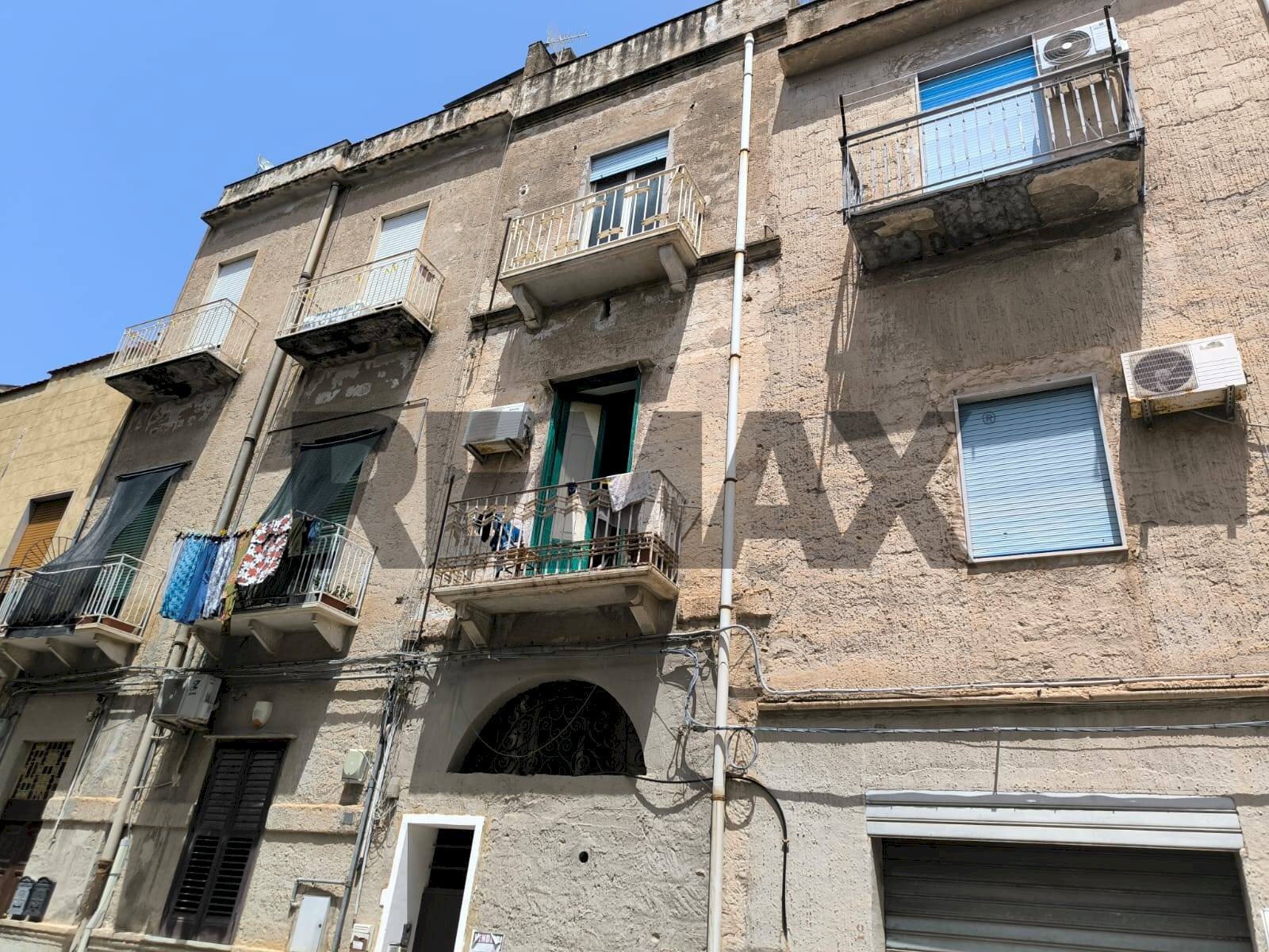 Edificio all\'aperto - Bilocale via Francesco de Santis
 
4, Trapani - foto 1