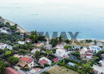 Vista dell\'acqua - Villa Lungomare Cristoforo Colombo
 
846, Palermo - photo 19