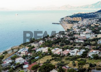 Vista dell\'acqua - Villa Lungomare Cristoforo Colombo
 
846, Palermo - photo 24