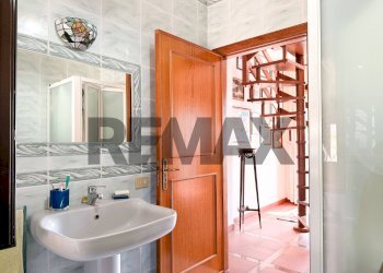 Bagno - Villa Lungomare Cristoforo Colombo
 
846, Palermo - photo 38