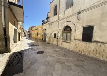 Edificio all\'aperto - Casa semi indipendente corso umberto
 
1, Grassano - foto 1