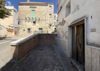 Edificio all\'aperto - Casa semi indipendente corso umberto
 
1, Grassano - foto 2
