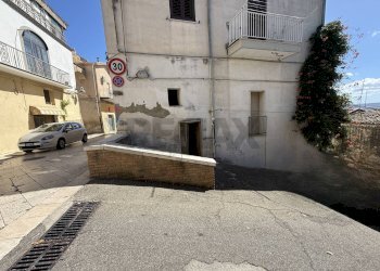 Edificio all\'aperto - Casa semi indipendente corso umberto
 
1, Grassano - foto 3