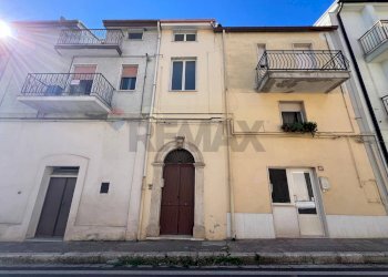 Edificio all\'aperto - Appartamento via appulo lucana
 
snc, Grassano - foto 1