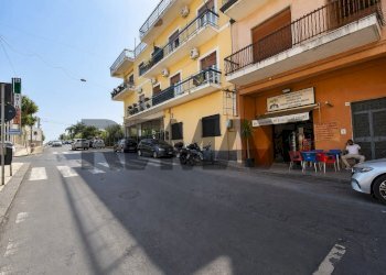 Edificio all\'aperto - Commercial Activity Via Re Martino
240, Aci Castello - photo 1
