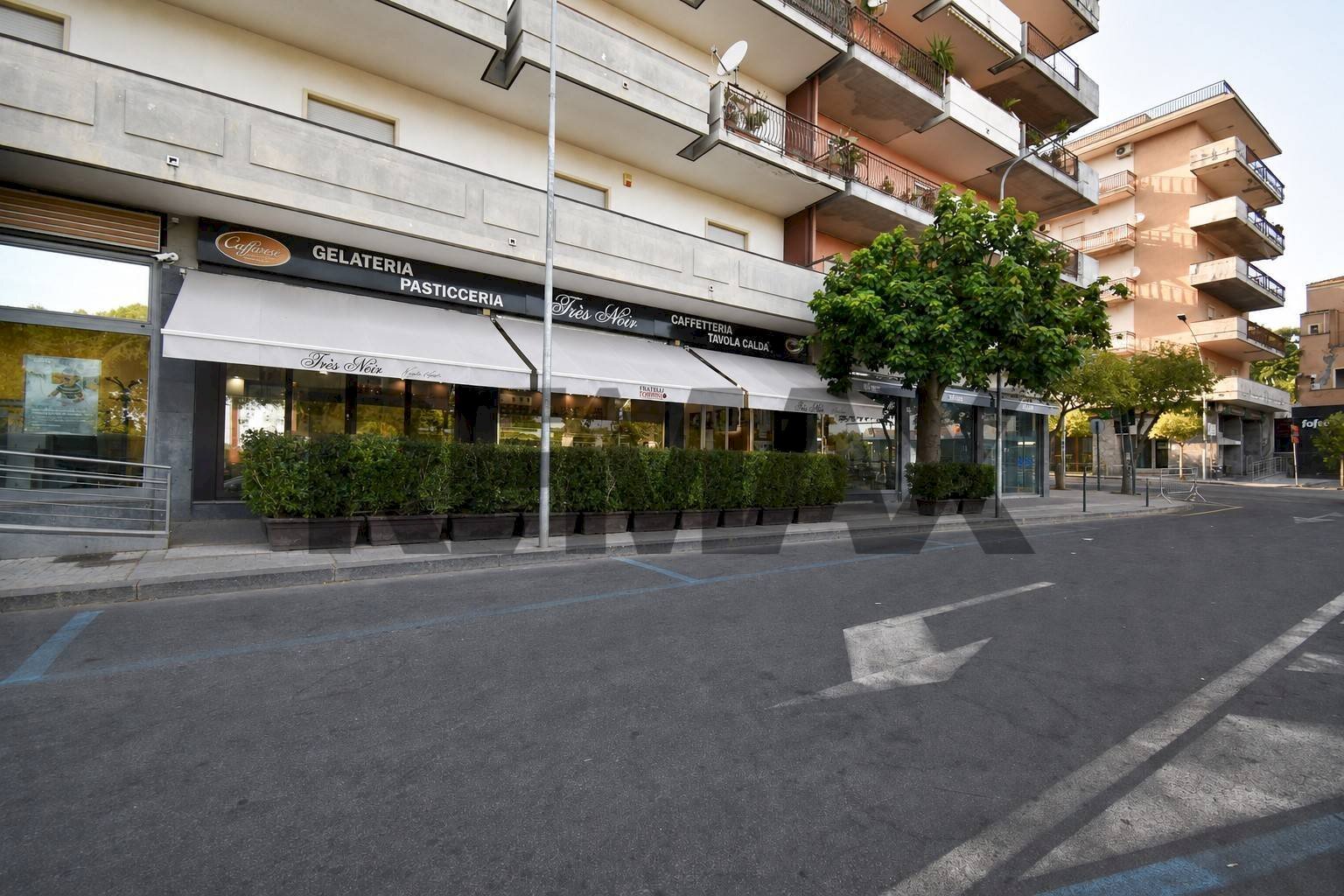 Edificio all\'aperto - Bar Tavola Calda - Fredda Piazza Indirizzo
 
12, Acireale - foto 1
