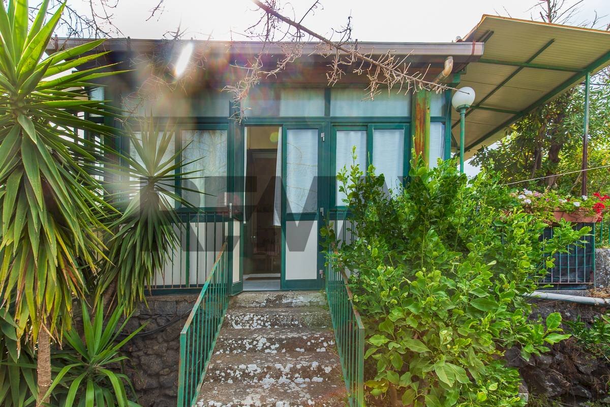 Casa all\'aperto - Casa indipendente Via Sarro Civita
 
32, Zafferana Etnea - foto 2