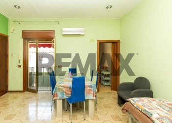 Sala da pranzo - Semi-detached house Via Bonforte
 
34, Catania - photo 4