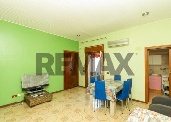 Sala da pranzo - Semi-detached house Via Bonforte
 
34, Catania - photo 13
