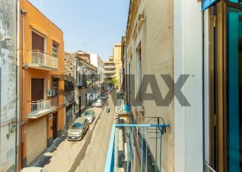 Edificio all\'aperto - Semi-detached house Via Bonforte
 
34, Catania - photo 22