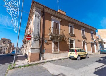Edificio all\'aperto - Casa indipendente Via Vincenzo Gioberti
 
51/53/55, Grammichele - foto 2