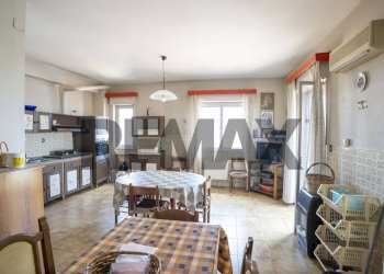 Sala da pranzo - Apartment Corso Italia
 
114, Paterno - photo 14