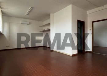 Stanza vuota - Locale Commerciale Via Rossini
39, Terranuova Bracciolini - foto 1