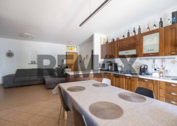 Sala da pranzo - Quadrilocale via dei gladioli
 
11, Recanati - foto 11