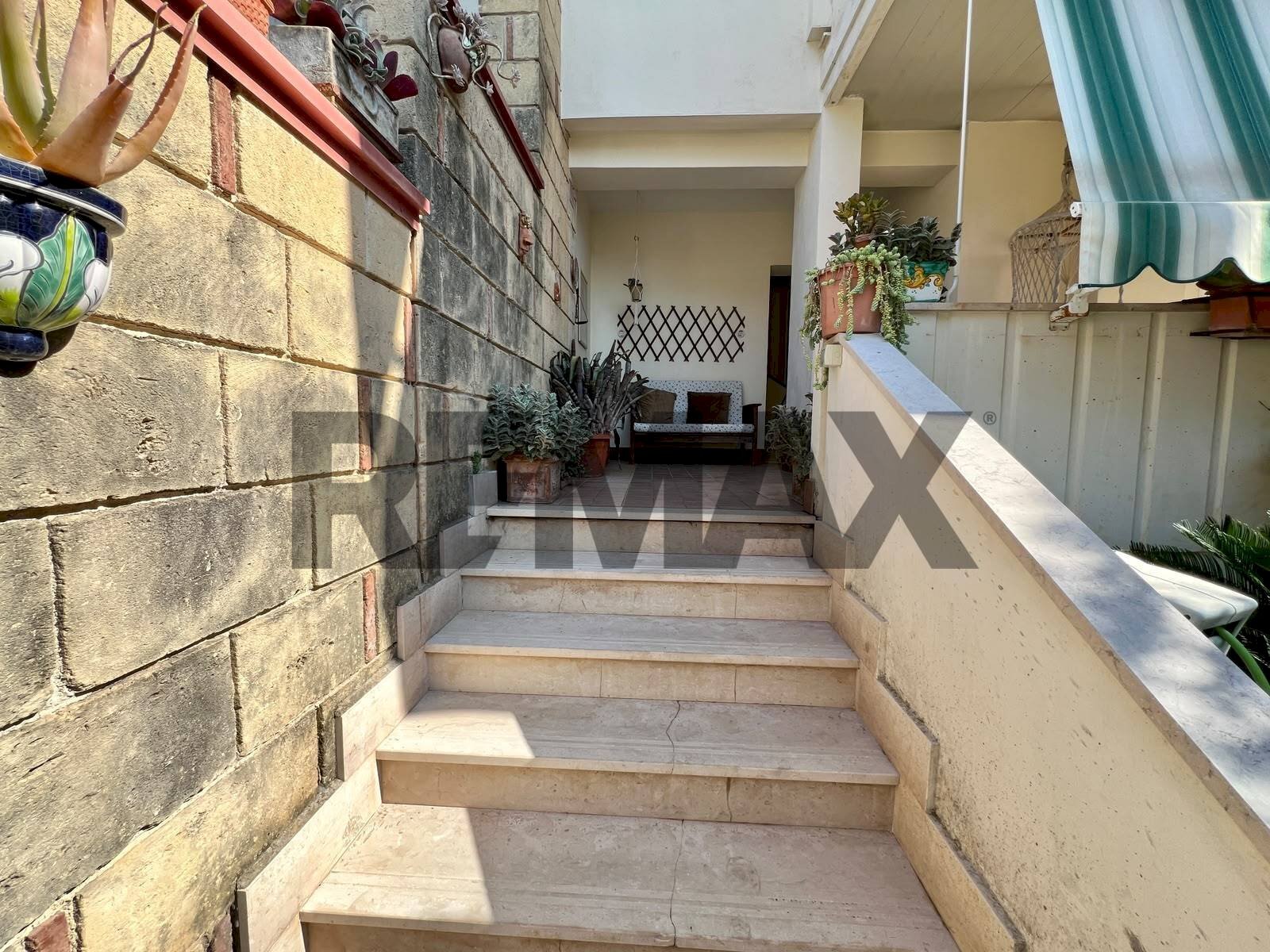 Scale - Terraced Villa Antonio Marino
61, Caserta - photo 3