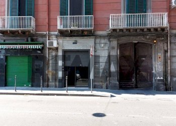 Edificio all\'aperto - Locale Commerciale Corso Vittorio Emanuele
472, Napoli - foto 4