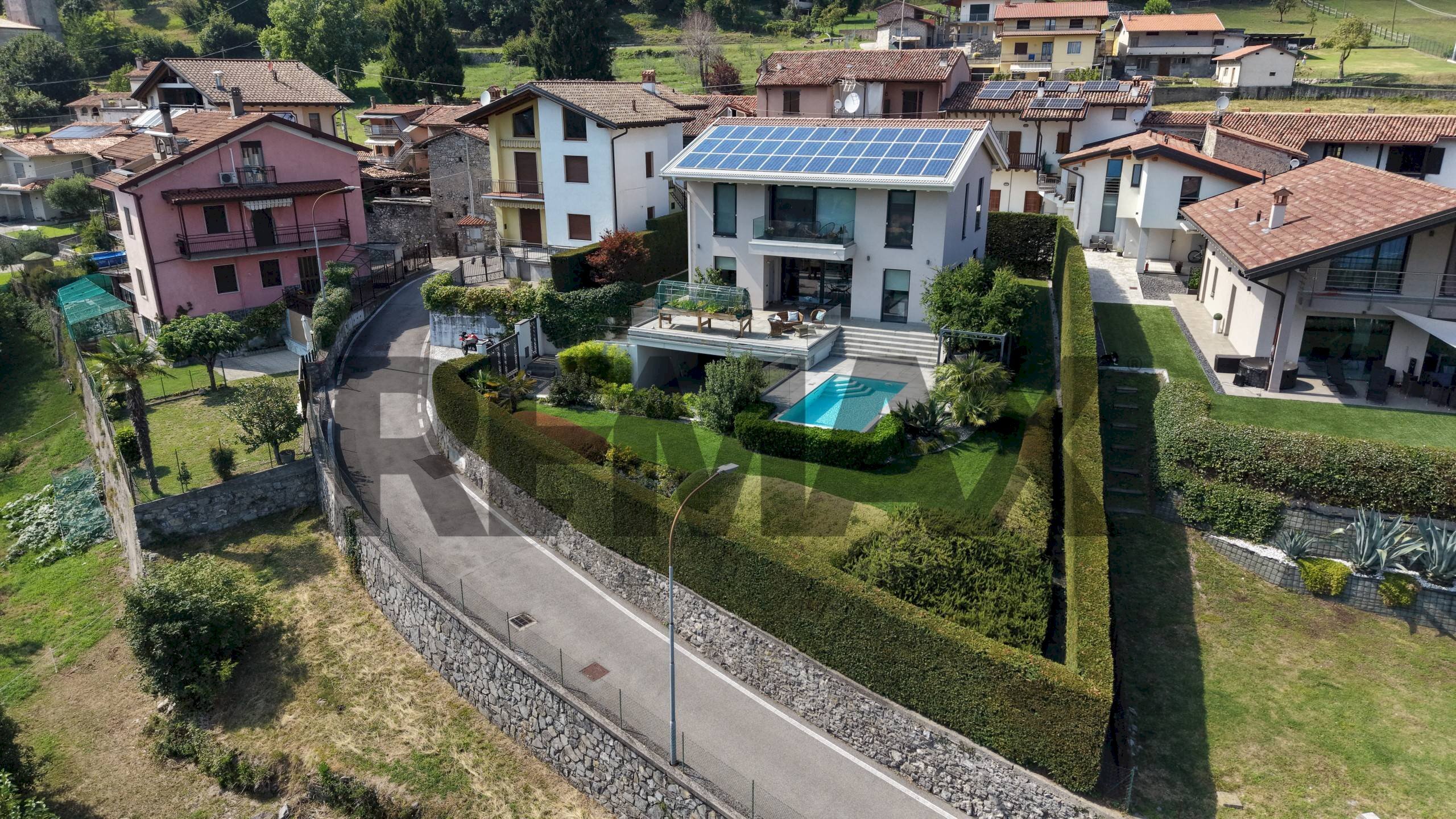Casa all\'aperto - Villa via PAPA GIOVANNI XXIII
5, Solto Collina - photo 2