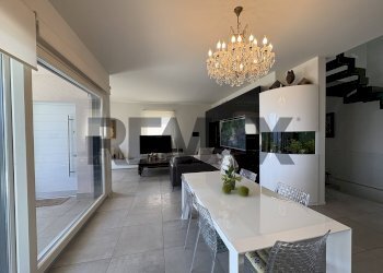 Sala da pranzo - Villa via PAPA GIOVANNI XXIII
 
5, Solto Collina - photo 13