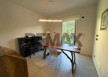 Sala da pranzo - Villa via PAPA GIOVANNI XXIII
 
5, Solto Collina - photo 24
