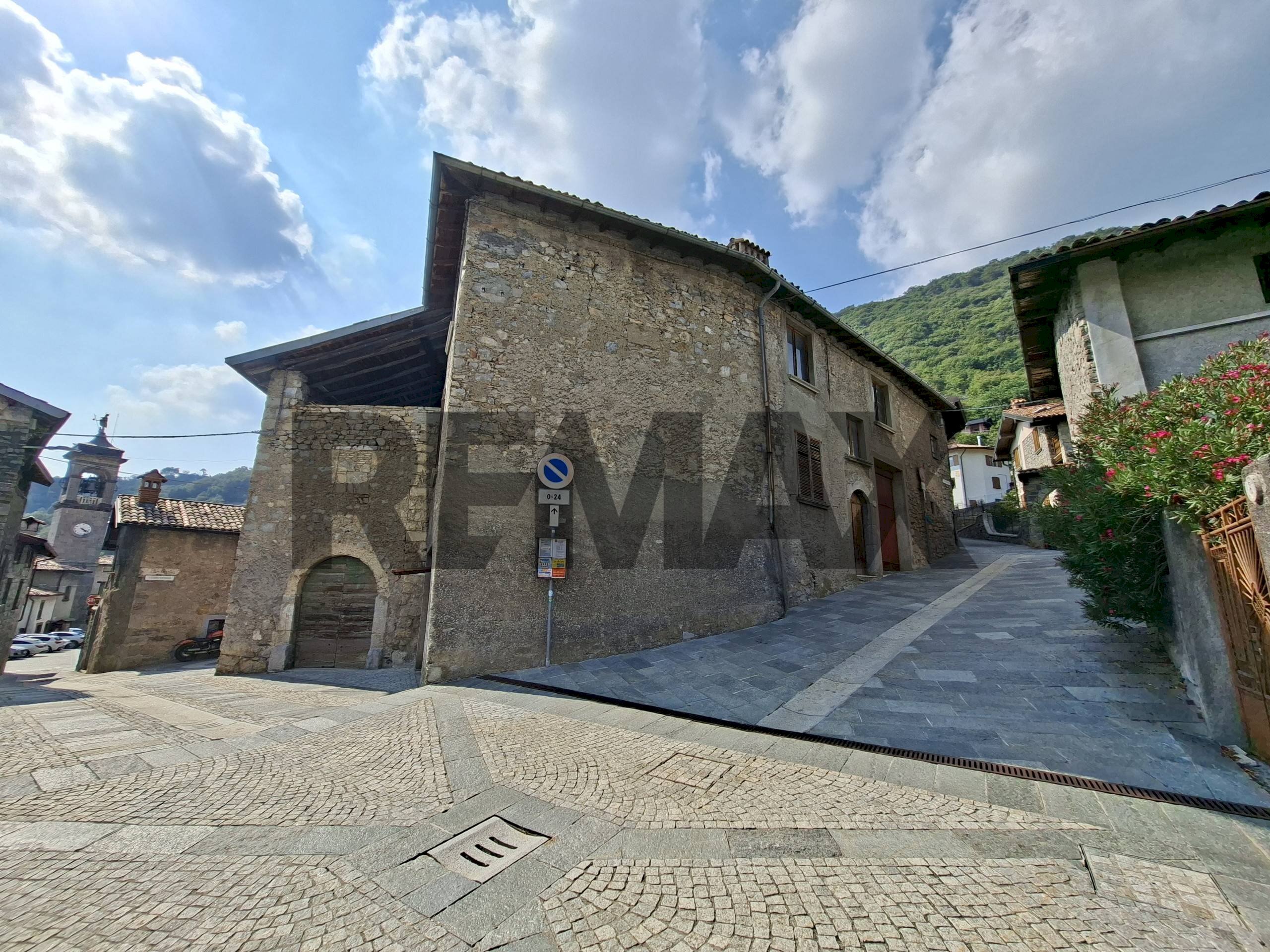 Edificio all\'aperto - Casa semi indipendente VITTORIO EMANUELE
1, Bianzano - foto 2