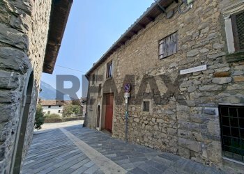 Edificio all\'aperto - Casa semi indipendente VITTORIO EMANUELE
 
1, Bianzano - foto 3