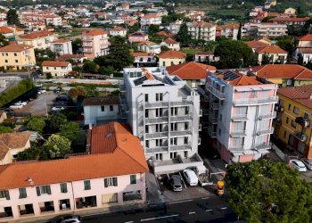 Edificio all\'aperto - Trilocale generale ardoino
 
205, Diano Marina - foto 24