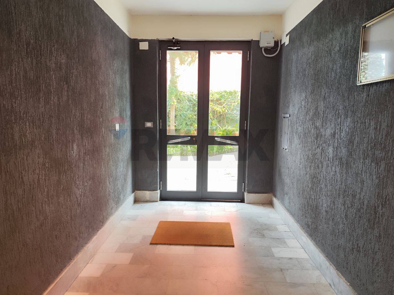 Ricezione / Lobby - Two-room apartment Via Antonio Cinque
73, Napoli - photo 3