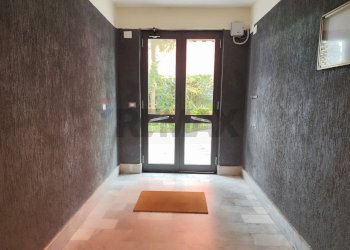 Ricezione / Lobby - Two-room apartment Via Antonio Cinque
 
73, Napoli - photo 3