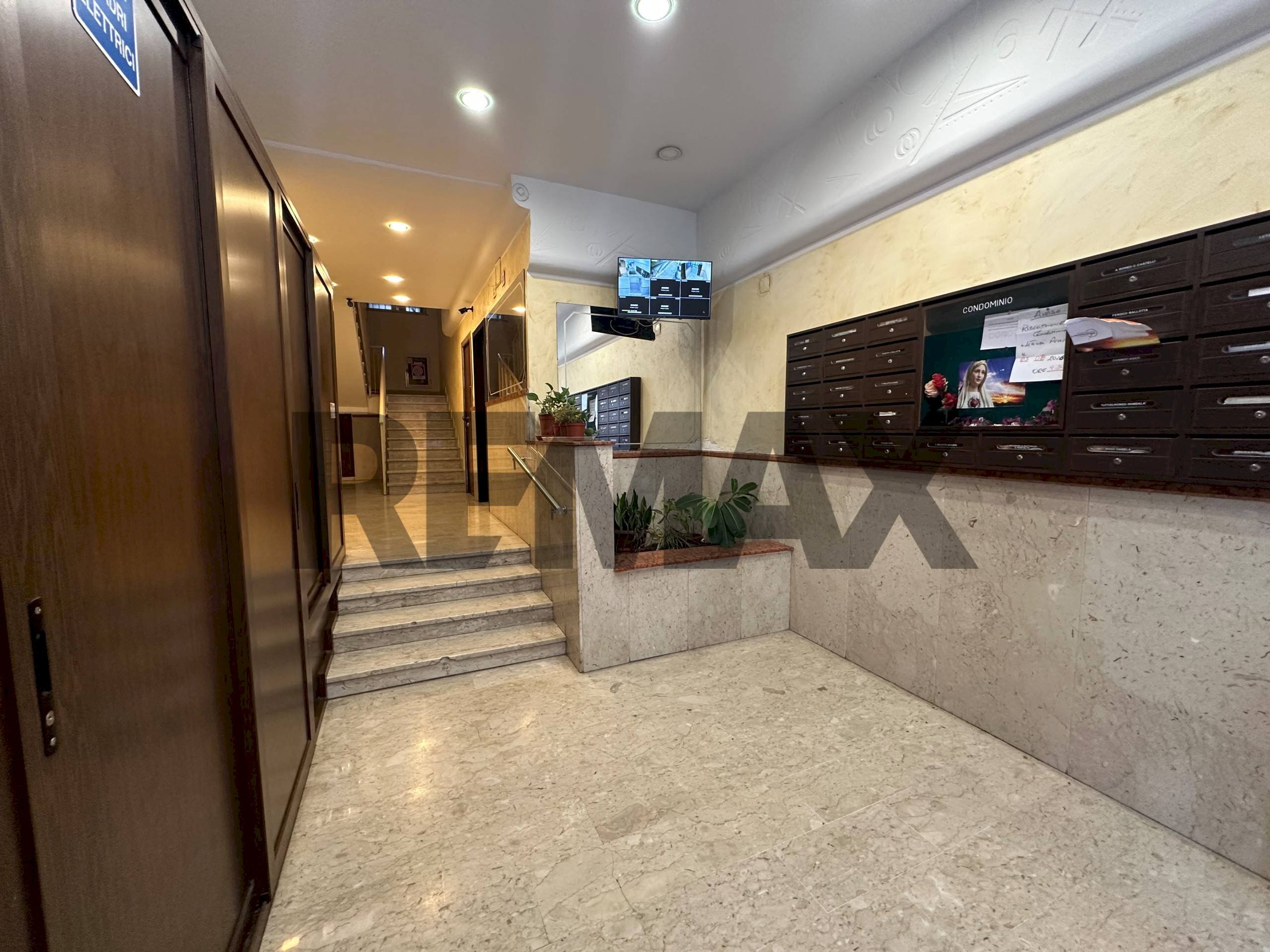 Ricezione / Lobby - Quadrilocale via guadagna
 
8, Palermo - foto 3