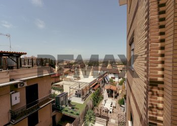 Edificio all\'aperto - Trilocale Via Cascina
11, Roma - foto 12